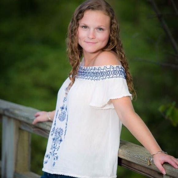 Meet your Posher, Claire - Picture 1 of 1